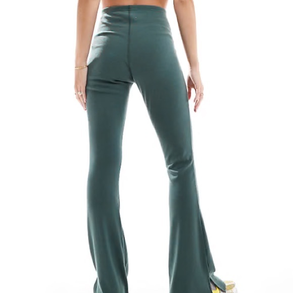 Nike Chill Knit Women's Tight Mini-Rib Flared Leggings green - Picture 2 of 6